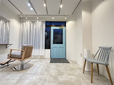 【地下鉄成増】≪半個室マンツーマン≫≪顧客0からok≫≪予約状況で早帰り可能≫≪平均給与26万〜30万≫≪完全週休2日制≫≪社会保険完備≫≪ママさんスタイリスト歓迎≫人間関係が苦手、大人数が苦手な方にもオススメ！お客様に向き合った対応ができるマンツーマン制、ヘルプ業務もなし！自身も為になるエイジングケアメニューを学ぶことができます。「hacco（ハッコ）」からスタイリスト（美容師）の求人☆★☆