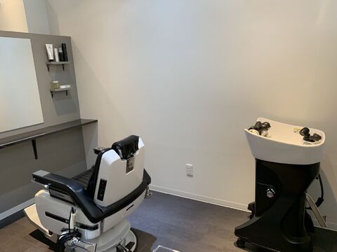 【富雄】≪メンズ専門サロン≫≪マイカー通勤可≫≪従業員駐車場完備≫≪月6日or8日休みを選べる≫≪社会保険完備≫最短1年でスタイリストデビュー可能！営業時間内レッスンも出来る！全室完全個室のメンズサロン！平均退社時間20時！！「STAG BARBER〜MEN’S GROOMING SALON〜（スタッグバーバーメンズグルーミングサロン）」からアシスタント（美容師・理容師）の求人★☆