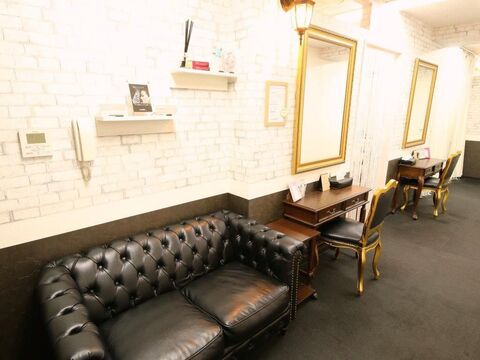 【烏丸】◆未経験OK・産休育休制度あり・社会保険完備◆勤務時間・休日を自身で設定可能！ワークライフバランスを大切に働けます！トレンドを押さえた技術もウリのGRAND LINE（グランドライン）からアイリスト（アイデザイナー・まつ毛エクステ）の求人☆★