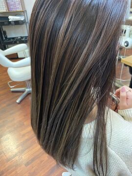 【東岸和田】≪早くて18時、遅くて19時退勤≫≪完全週休2日≫≪有給休暇あり≫≪編み込みなし≫≪社会保険完備≫フレンドリーな接客の地域密着サロン！夜も遅くならず、編み込みなどもないので早朝深夜の勤務もなくてプライベートも充実！「髪質改善 eve.Hair（カミシツカイゼンイブヘアー）」からアシスタント（美容師）の求人☆★☆