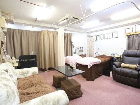 【阪急高槻市】≪日祝は17時まで!!≫地域密着型でキャリアの長いスタッフが揃う“BeautyMode(ビューティーモード）“とってもアットホームでメニューも多く学べる環境です!!アイリスト（アイデザイナー・まつげエクステ）の求人☆☆