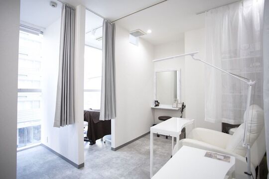 【梅田】2025年5月上旬NEW OPEN！オープニングスタッフ募集中！≪未経験OK≫≪月8日or月12日休み≫≪社会保険完備≫≪正社員・業務委託・パート・アルバイト≫ライフスタイルに合わせて勤務ができるアイラッシュ&ネイルサロン！！「y's beauty 梅田店（ワイズビューティーウメダテン）」からアイリスト（まつげエクステ・まつげパーマ・アイブロウ）の求人★☆★