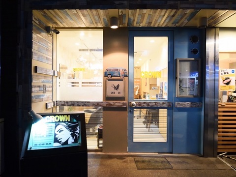 【堀江】≪月8日休み≫≪有給休暇あり≫≪高単価≫≪土日休み月1回OK≫メンズカットから髪質改善まで様々なメニューが人気のサロン！売上に応じてしっかり還元してもらえるシステムがあります！「CROWN（クラウン）」からスタイリスト（美容師）の求人☆★