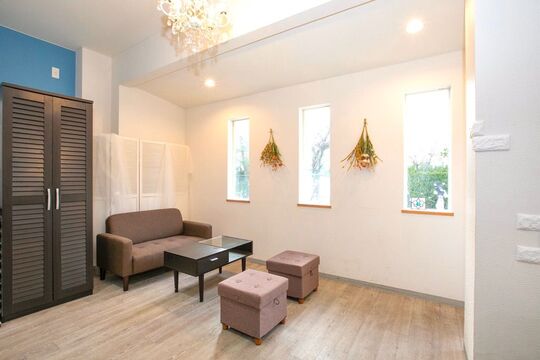 【豊津駅】 ≪2年でデビュー≫≪月8日休み≫一人一人の美容師の働き方向上を何よりも大切にしているお洒落でアットホームなサロン！地域密着型の働きやすい環境です！「Chouette（シュエット）」からアシスタント（美容師）の求人☆★