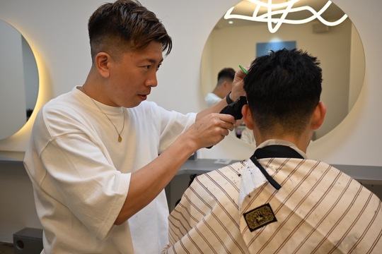 【西鉄平尾】月給25万円・社会保険完備・完全週休2日制！！ここまで好条件はなかなかありません！長くお仕事したい方へオススメ！！他店へのヘルプ勤務が無いので身体の負担も少ないです！人気のカット専門店「Still cut club（スティルカットクラブ）」からスタイリスト（美容師）の求人☆★