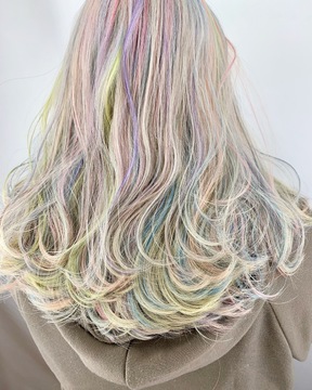 【横浜駅】≪年間休日120日・デザインカラーがウリ・客層20代メイン≫スタッフがしっかり休むことで、お客様とよりしっかり向き合えます！整えられた環境で安心して働けるサロン「SEED by shamrock（シードバイシャムロック）」からスタイリスト（美容師）の求人☆★☆