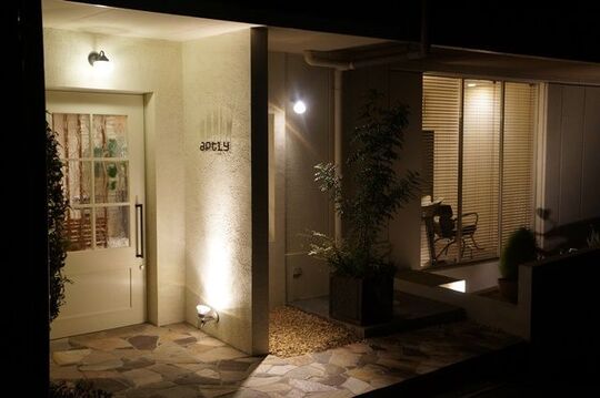 【彩都西】≪パート募集≫≪勤務時間の相談可能≫40～50代をメインターゲットとした落ち着いた地域密着型サロン「aptly hair（アプトリーヘアー）」からスタイリスト（美容師）の求人☆★☆