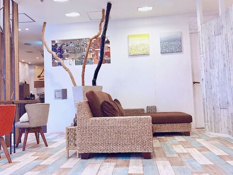 【福島駅】≪完全週休2日制≫≪営業時間中レッスン可能≫≪社会保険完備≫≪20時までに退勤可能≫頑張りによって1年半での早期デビューも可能！「AUFES（オーフェス）」よりアシスタント（美容師）の求人☆★