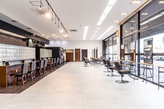 【別府】≪社保完備!!≫≪完全週休2日制≫など、通信生や新卒生に方でもしっかりとした環境で働いてもらえる環境が最高!!地域密着型アットホームサロン「LASSIC HAIR 加古川店（ラシックヘアーカコガワテン）」からアシスタント（美容師）の求人☆★