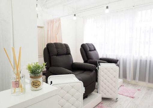 【心斎橋】韓国、中国などの流行を随時取り入れ！！≪社会保険完備≫≪土日休み月2回までOK＆最大3連休取得OK≫充実の歩合＆手当で月給30～60万円も夢じゃない！プライベートと両立＆頑張りがお給料にしっかり結びつく「White Camellia 心斎橋店（ホワイトカメリアシンサイバシテン）」からアイリスト（まつげエクステ・まつげパーマ・アイブロウ）の求人☆★☆