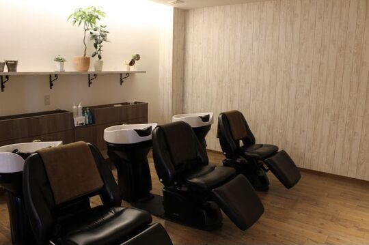 【上野芝】≪働き方の相談OK≫≪20時迄に退勤可能≫≪有給休暇あり≫≪ヘッドスパ専任も可能≫早い時間に退勤可能なのでプライベートもしっかり充実！自分に合った働き方で美容師を続けていく、地域密着型サロン！「BeginningS（ビギニングス）」からアシスタント（美容師）の求人★☆