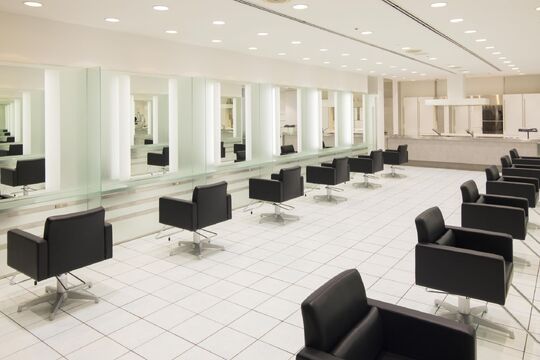 【東京駅】＜完全週休2日制＞＜社会保険完備＞抜群の待遇を擁する全国に展開するTAYAグループ☆歴史ある会社で、しっかりとした教育体制があるので安心してスタイリストを目指せます♪TAYA 丸の内店（タヤマルノウチテン）からアシスタント（美容師）の求人☆★