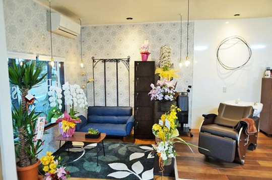 【研究学園】≪完全週休2日制もOK≫≪20時までに退勤可能≫≪社会保険完備≫顧客満足度を1番に考えた技術と接客で、新規のお客様も多数来店！1人1人のライフスタイルやキャリアプランに合わせて働くことが可能です！「h hair design 2nd.（エイチヘアーデザインセカンド）」からスタイリスト（美容師）の求人☆★