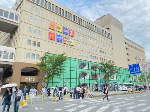 【天神】≪月給24万円以上・社会保険完備・入客チャンス≫毎月新規2桁保証！スタッフを大切にし、信頼されるサロンで技術を磨きませんか？「La Luuf 天神店（ラルーフテンジンテン）」からスタイリスト（美容師）の求人☆★