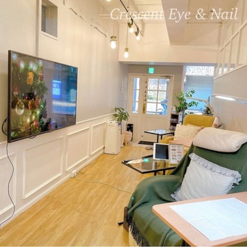 【今泉】≪月8日休み・実働8時間・社会保険完備・月給40万円以上のスタッフも在籍≫福利厚生が充実し働きやすい環境！多くのお客様に入客できるマツエク・ネイルのトータルビューティーサロン「Crescent Eye&Nail 今泉店（クレセントアイアンドネイルイマイズミテン）」からアイリスト（まつげエクステ・まつげパーマ・アイブロウ）の求人☆☆