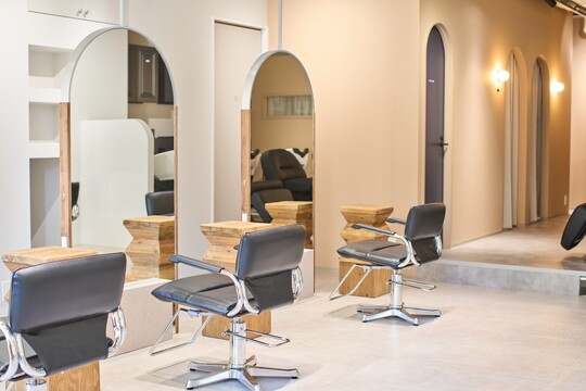 【玉造】≪完全週休2日制≫≪土日休み取得OK≫≪月給24万円以上≫≪社会保険完備≫≪夏季8連休≫≪お弁当支給あり≫駅前すぐの路面店！美容師が長く働ける環境や体制を整えています！「KURT by MARUCA（クルトバイマルカ）」からからスタイリスト（美容師）の求人☆☆