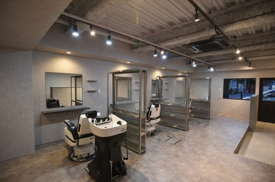 【東生駒】≪メンズ専門サロン≫≪マイカー通勤可≫≪従業員駐車場完備≫≪月6日or8日休みを選べる≫≪社会保険完備≫最短1年でスタイリストデビューが出来る！営業時間内レッスン可能！全室半個室のメンズサロン！平均退社時間20時！！「STAG BARBER 東生駒店（スタッグバーバーヒガシイコマテン）」からアシスタント（美容師・理容師）の求人★☆