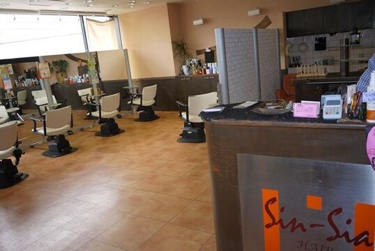 【塚口】月6日or月8日で月間休日が選べる！！あなたの働き方に合わせて選択できるので働きやすさ抜群♪アットホームサロン¨SinSia HAIR 塚口店（シンシア ヘアー ツカグチテン）¨からアシスタント（美容師）の求人☆★