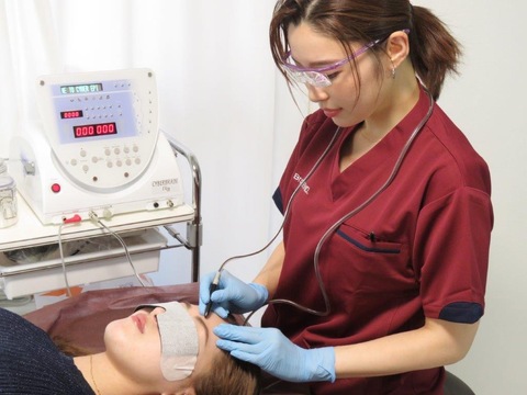 【恵比寿】≪個人売上インセンティブあり≫≪夏季連休あり≫≪未経験OK≫理想の眉毛をキープすることができる美容電気脱毛専門店！予約の取れない超人気店です！高い技術を学びたいという向上心の高い方大歓迎！「BrowEND 恵比寿（ブロウエンドエビス）」からエステティシャンの求人☆☆