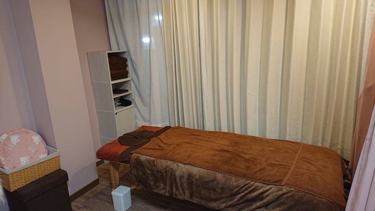 【石橋阪大前】≪完全自由出勤≫≪ブランクがある方でもOK≫≪20時迄に退勤可能≫≪最低保障給あり≫≪連休OK≫≪土日休みOK≫≪高還元率≫≪交通費支給あり≫ネイル＆エステ＆アイラッシュもあるトータルビューティーサロン！サロンワークとプライべートが両立できる！「マダムスミコ」からエステティシャンの求人☆☆