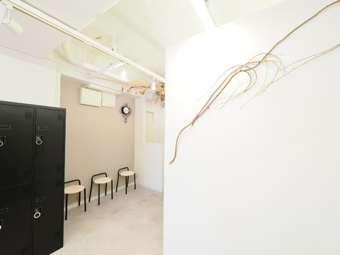 【三宮】≪完全週休2日制≫≪土日休みOK≫≪社会保険完備≫≪最短1年半でスタイリストデビュー可能！≫≪ウィッグ手当あり≫チームワークを大切にしているスタッフ想いなサロン！アットホームなサロンで働きたい方にオススメ！「nui -sannomiya-（ヌイサンノミヤ）」からアシスタント（美容師）の求人☆★☆