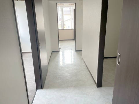 【JR和歌山駅】≪土日休み月4回までOK≫≪完全自由シフト制≫≪髪色・ネイル自由≫束感デザインが人気のサロン！スタッフさんの要望で、新しいメニューを導入するなど働きやすい環境を提供！「Re:eyes（リアイズ）」からアイリスト（まつげエクステ・まつげパーマ）の求人☆☆