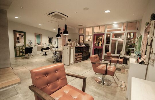 【井尻駅】★限定1名募集★給与・休日日数の相談可能！★≪入客チャンスあり・社会保険完備・休日日数選択OK・半個室・高単価≫営業時間外のミーティング・会議・勉強会はありません！お客様一人ひとりを丁寧な施術で関わります。駅チカでアクセス抜群、お客様に丁寧に関わるヘアサロン「yuimarl（ユイマール）」からスタイリスト（美容師）の求人☆☆