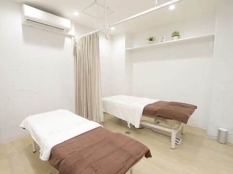 【甲東園】≪日曜定休≫≪完全週休2日≫≪18時過ぎには退勤可能≫≪社会保険完備≫≪託児所あり≫≪髪型・ネイル自由≫お子さんがいる方でも働きやすい！整骨院併設のエステサロン「神門medical LAB MEILI（シンモン メディカル ラボ メイリ）」からエステの求人☆☆