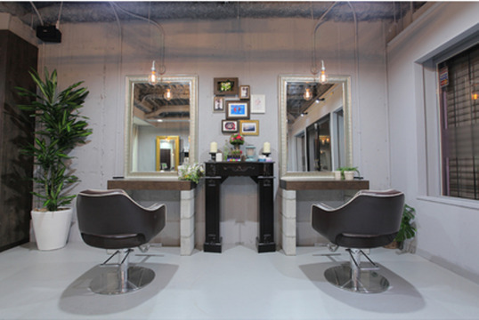 【阪急塚口】≪社会保険完備≫≪営業中レッスンOK≫≪やる気次第で最短1年デビュー可能≫平均20時には退勤出来るのでプライベートも充実出来る★地域密着型のオーガニックヘアサロン「LOCOCO organics label（ロココオーガニックレーベル）」からアシスタント（美容師）の求人☆★☆