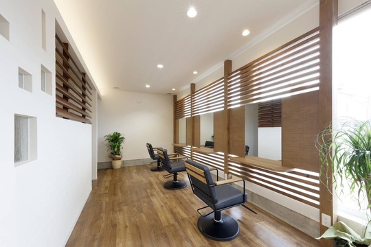 【中山寺】≪正社員、委託、パートから選択可能≫≪最低保障給12000円～15000円≫≪社会保険完備≫≪土日祝休みOK≫お客様一人ひとり丁寧にサロンワークできるサロン！週1日、1日3時間勤務から可能◎扶養内の勤務やお子さんがいるママさんが安心して働ける環境です！「aluu hair design 中山寺店（アルーヘアーデザインナカヤマデラテン）」からスタイリスト（美容師）の求人☆★