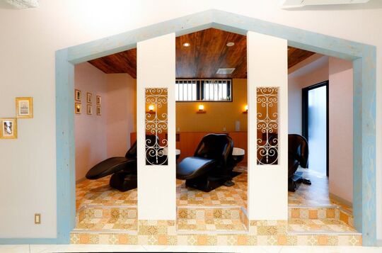 【名古屋駅】◆完全週休2日制・社会保険完備◆業界を牽引するトレンドサロン！複数のキャリアアッププランを用意しており将来も安心！あなたの夢を叶える「Lond jeloud（ロンドジュルード）」からスタイリスト（美容師）の求人☆★