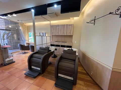 【赤坂】≪第3日曜日定休≫≪パート・アルバイト募集≫退勤時間も早くプライベートも充実！！育児に理解があるので学校行事の参加も相談OK！！アットホームなヘアサロン「amie hair make（アミエヘアメイク）」からアシスタント（美容師）の求人☆☆