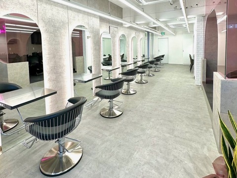 【元町】◆完全週休2日制・社会保険完備・有給休暇あり◆業界を牽引するトレンド発信サロン！他店に負けない技術を習得でき、且つ働きやすさも抜群！スタッフ第一主義で美容師の地位向上を！「Lond one 神戸三宮（ロンドワンコウベサンノミヤ）」からアシスタント（美容師）の求人☆☆