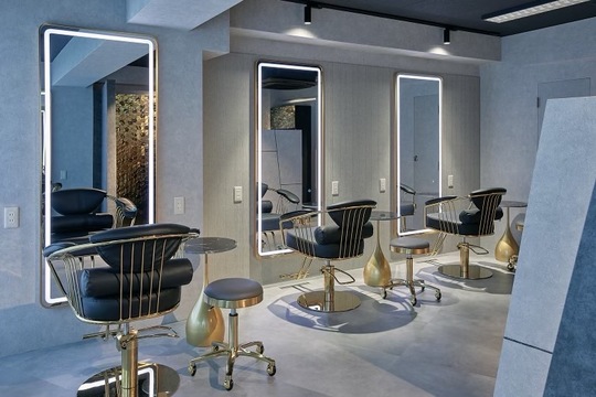 【新宿三丁目】◆2年以内にスタイリストデビュー可能・営業中レッスンOK・土日のお休みも取れる◆独自のカリキュラムにより安心してスタイリストデビューが目指せます。働きやすさもバッチリ「hair design Reflet by remmy（ヘアーデザインルフレバイレミー）」からアシスタント（美容師）の求人★☆★