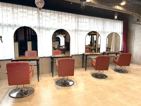 【天王寺】メンズアイブロウ専門店！≪未経験歓迎≫≪土日祝休みOK≫≪美容室併設≫≪髪色自由・ネイルOK≫未経験からでも高い技術が身に付けられます！働きやすさ抜群のメンズアイブロウ専門店！「「TOP BROW HOMME（トップブロウオム）」からアイブロウリストの求人☆☆