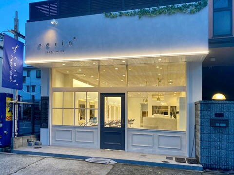 【長原】≪年間休日110日≫≪平均19時半退勤≫≪社会保険完備≫アットホームな接客で地域から愛されています！長く通うお客様も多く、一緒に成長できるサロン「carin happyhairlife（カリンハッピーヘアライフ）」からスタイリスト（美容師）の求人☆★