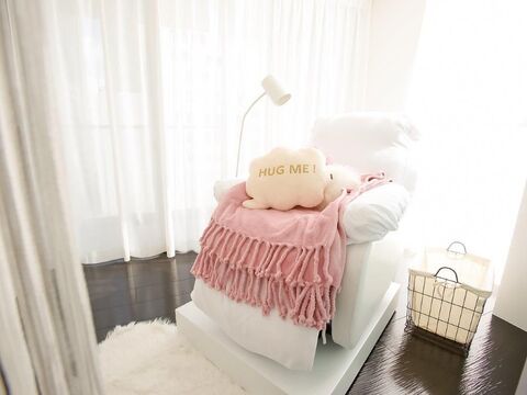 【西中島南方】≪完全週休2日≫≪土日祝休みの取得可能≫≪実働8時間≫≪社会保険完備≫メニュー豊富のため、得意な技術を活かして働けます！福利厚生バツグンのアイラッシュサロン「EYE.（アイドット）」からアイリスト（まつげエクステ・まつげパーマ・アイブロウ）の求人★☆★