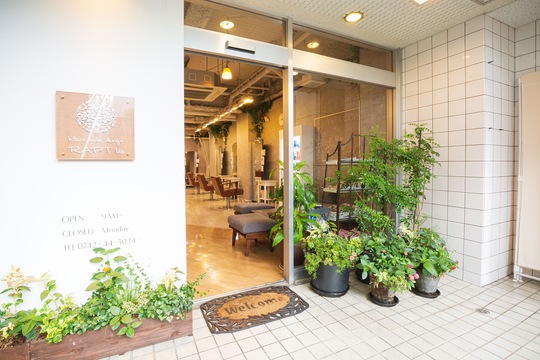 【学園前】≪完全週休2日制≫≪社会保険完備≫スタッフ第一主義で面倒見の良いオーナーさんの下でしっかり成長していきましょう！これからサロンを盛り上げていってくださる方をお待ちしています。「RAPT bis（ラプトビズ）」からスタイリスト（美容師）の求人☆★