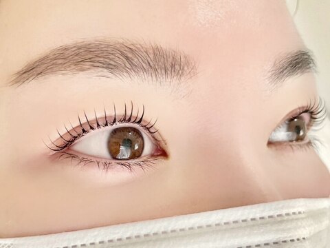 【阪急茨木市駅】≪月8～10日休み≫≪社会保険完備≫≪土日休みOK≫≪有給休暇あり≫≪産休育休制度あり≫福利厚生や休日などの自由度が高いサロンで働きたい方にオススメ！集客力にも力を入れており、集客も順調のため入客チャンス多数あり「Miri 阪急茨木店（ミリ ハンキュウイバラキテン）」からアイリスト（まつげエクステ・まつげパーマ・アイブロウ）の求人★☆