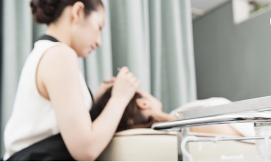 【伊丹】≪土日祝休み取得可能≫≪研修中もお給料発生≫≪モデルサポートあり≫研修センターでは講師から直接技術を学べる！アイブロウ技術に特化しているため、最短でデビューを目指せます！「2026年2月頃、伊丹エリアにオープン予定のアイラッシュサロン」からアイブロウリストの求人☆☆