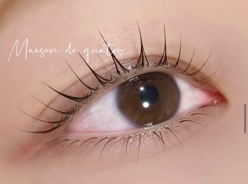 【大宮駅】≪未経験、新卒生OK≫≪土日休み月2回OK≫≪社会保険完備≫≪ママさんの応募OK≫≪掛け持ち施術なし≫≪髪色ネイル自由≫丁寧なカウンセリングがウリのサロン！お客様ひとりひとりにしっかりと向きあえる環境です！「Maison de quatre 大宮店（メゾンドキャトルオオミヤテン）」からアイリスト（まつげエクステ・まつげパーマ・アイブロウ）の求人☆☆