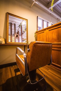 【JR八尾駅】≪入社6ヶ月間は月給27万5000円保障≫≪社会保険完備＆完全週休2日制≫≪講習費用負担有≫これからもスタッフが働きやすい環境作りに努めていきます！徹底したカウンセリングでお客様からの口コミ評価も◎「meets（ミーツ）」からスタイリスト（美容師）の求人☆★