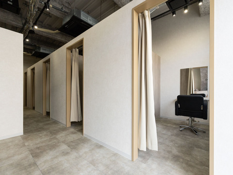 【和泉府中】≪技術売上65％の高還元！≫≪自由出勤制≫≪土日休みOK≫≪男女ともに応募歓迎≫≪ママさんの応募歓迎≫半個室のため、プライベートな空間で入客が可能！自分の得意なメニューを取り入れることができるサロン！「neve HAIR SALON（ネーヴェヘアーサロン）」からスタイリスト（美容師）の求人★☆