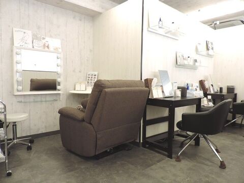 【京橋】≪有給休暇消化率100％≫≪土日は月2回休みOK≫≪社会保険完備≫≪月12日休みも可能≫有給休暇で連休もOK！頑張った分はしっかり歩合で還元！自分のライフスタイルに合わせて働く事の出来る環境ですよ！「peTiT eye beauty 京橋店(プティアイビューティー キョウバシテン)」からアイリスト（まつげエクステ・まつげパーマ・アイブロウ）の求人★☆★