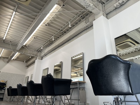 【南堀江】≪2025年8月～10月入社の方限定！月給22.5万円～！≫≪未経験、通信生、新卒生歓迎≫≪社会保険完備≫≪土日休みOK≫≪個性を伸ばすレッスン環境≫≪休憩1時間保障≫≪SNS集客サポート≫スタッフ一人一人の個性に合わせたカリキュラムを一緒に考えていきます！楽しく長く働けるサロンを一緒に作りましょう！「jiire（ジーレ）」からアシスタント（美容師）の求人☆★