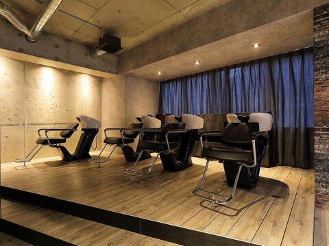 【岡本】≪週1日～／～14時までなどシフト自由！≫≪カラー専任≫圧倒的な集客力があるため顧客0でも心配なし！お子様のいるママさんでもそれぞれのペースで働けます「TERRACE 岡本店（テラスオカモトテン）」からカラーリスト（美容師）の求人☆★