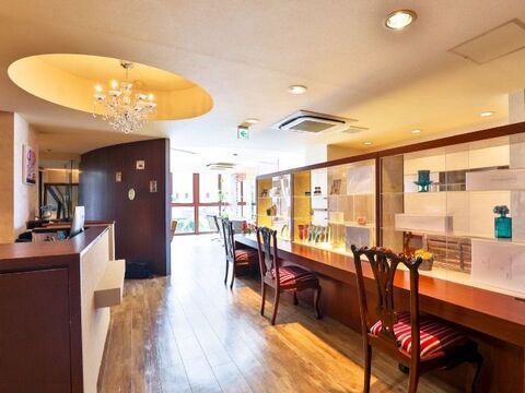 【JR西宮駅前】≪週1日～／～14時までなどシフト自由！≫≪ママさん美容師在籍≫カラーを中心に入客するためブランクがあっても問題なし！お子様のいるママさんでもそれぞれのペースで働けます！「TERRACE 西宮店（テラスニシノミヤテン）」からカラーリスト（美容師）の求人☆★