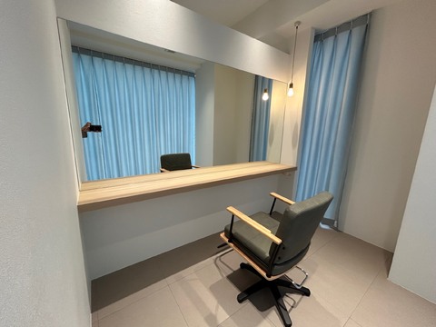 【近江八幡】≪完全個室≫≪選べる勤務体系≫≪所得補償制度あり≫≪完全マンツーマンサロン≫≪髪質改善が人気＆客単価1万円以上≫某集客サイトで受賞歴があり集客力抜群！確定申告サポートもあり業務委託が初めてという方でも安心して勤務することができます「個室型サロンTRAN9UIL BANCA（コシツガタサロントランクイルバンカ）」からスタイリスト（美容師）の求人★☆