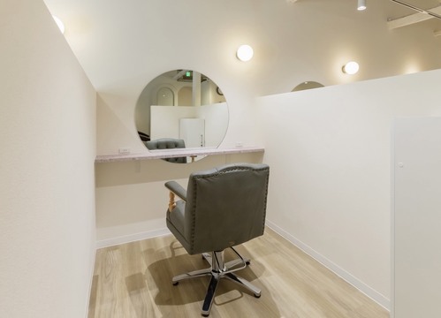 【都島】≪入社3ヶ月間特典あり≫≪集客抜群！≫≪完全週休2日制＆実働8時間≫≪社会保険完備≫≪全席半個室≫カラー特化のトレンド発信サロン！「LEAPS adore 都島店（リープスアドレミヤコジマテン）」からスタイリスト（美容師）の求人☆★☆