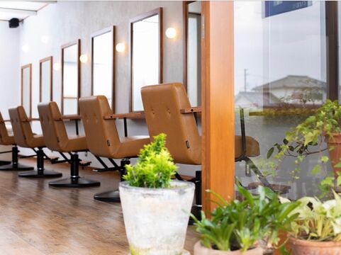 【大和西大寺】≪社会保険完備＆月8日休み≫平均退社は17時台でプライベートも充実。髪色やネイルは自由なので、オシャレを楽しみながら働きたい方にオススメ！「CUE（キュー）」からアイリスト（アイデザイナー・まつ毛エクステ）の求人☆☆